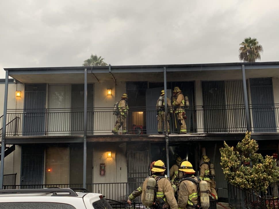 Crews douse apartment fire after neighbor smells smoke • Long Beach