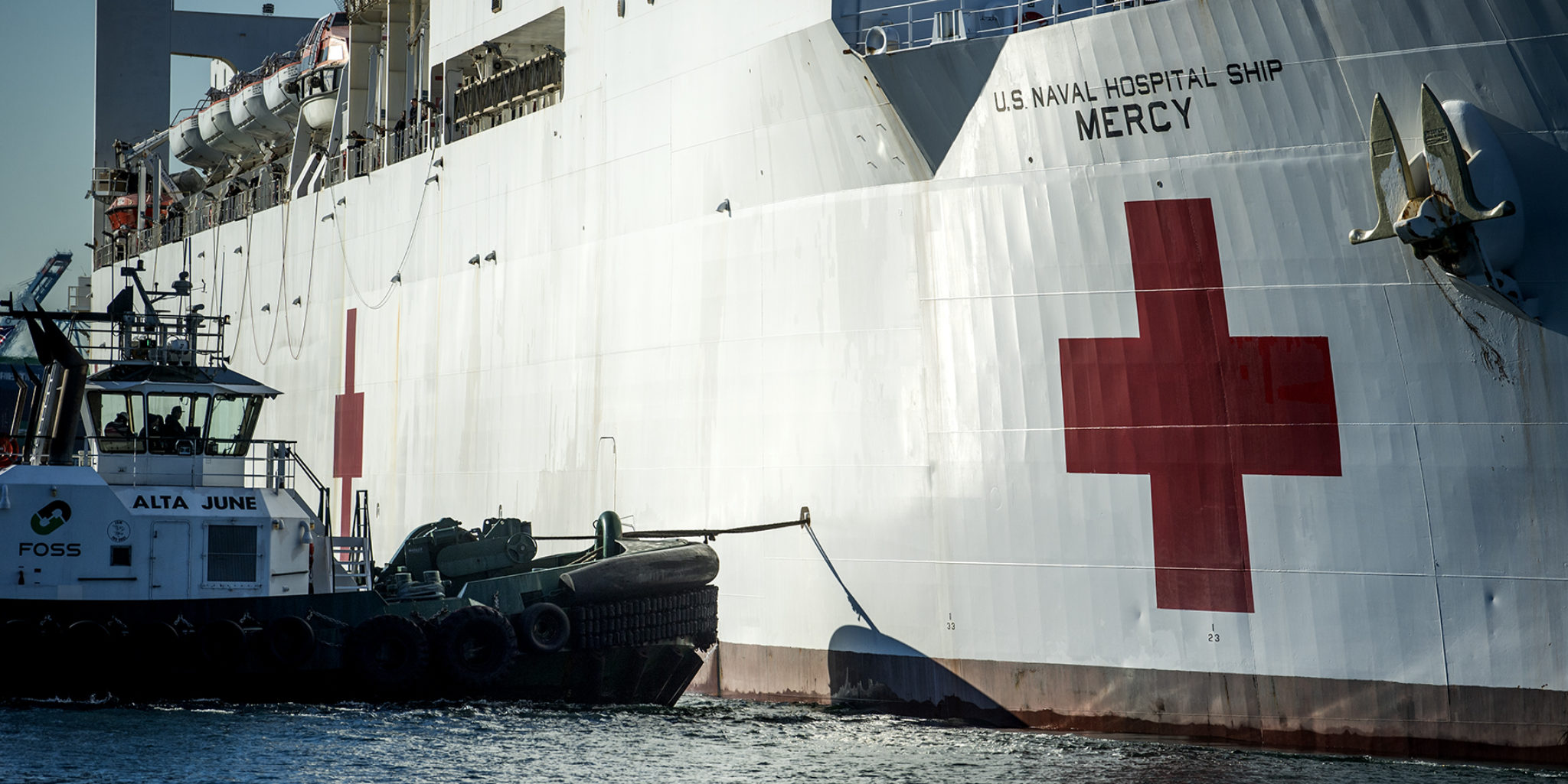 VIDEO/PICTURES Massive hospital ship, the USNS Mercy, arrives at the