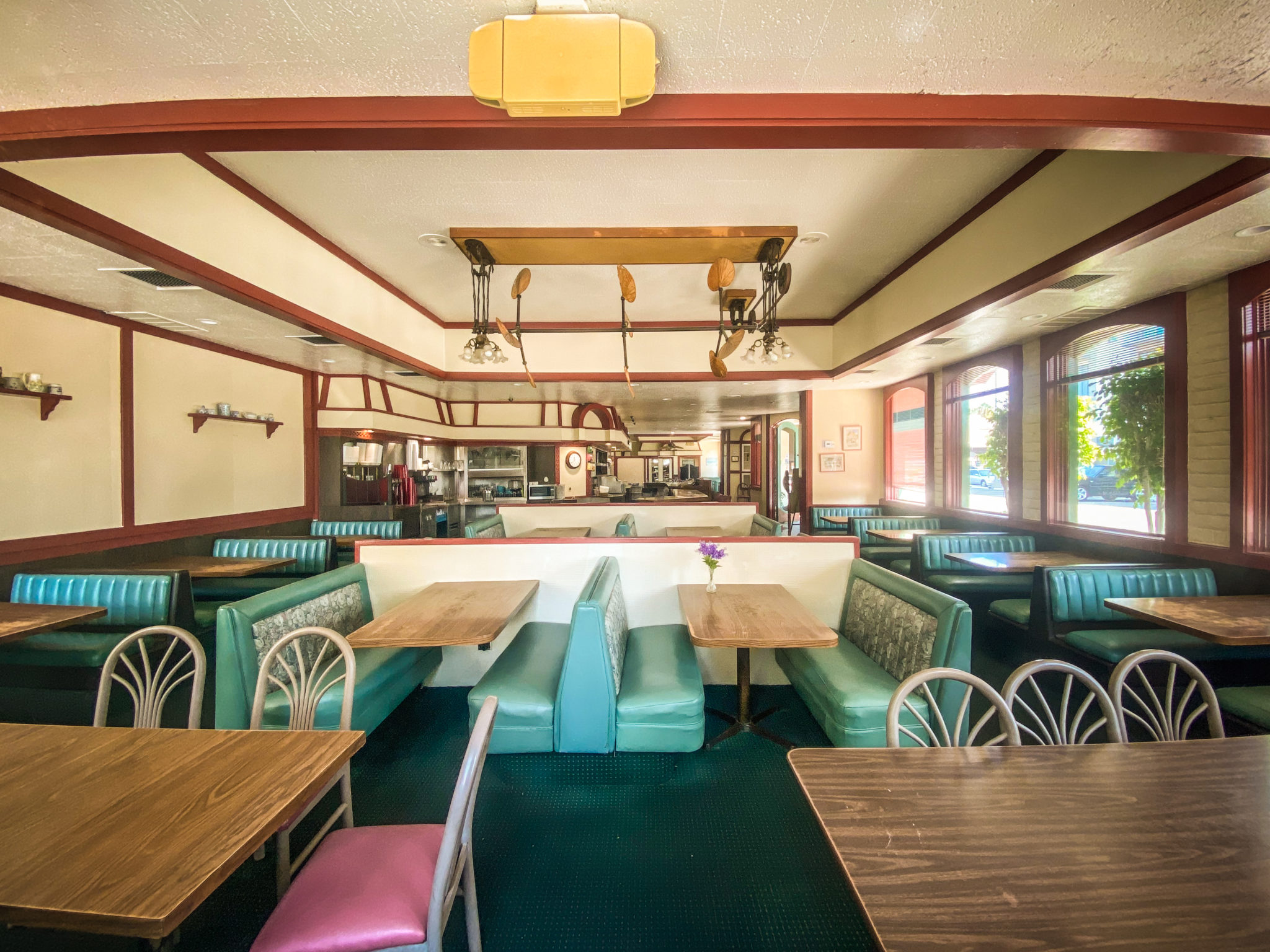 Long Beach Cafe, after three decades of diner service, permanently