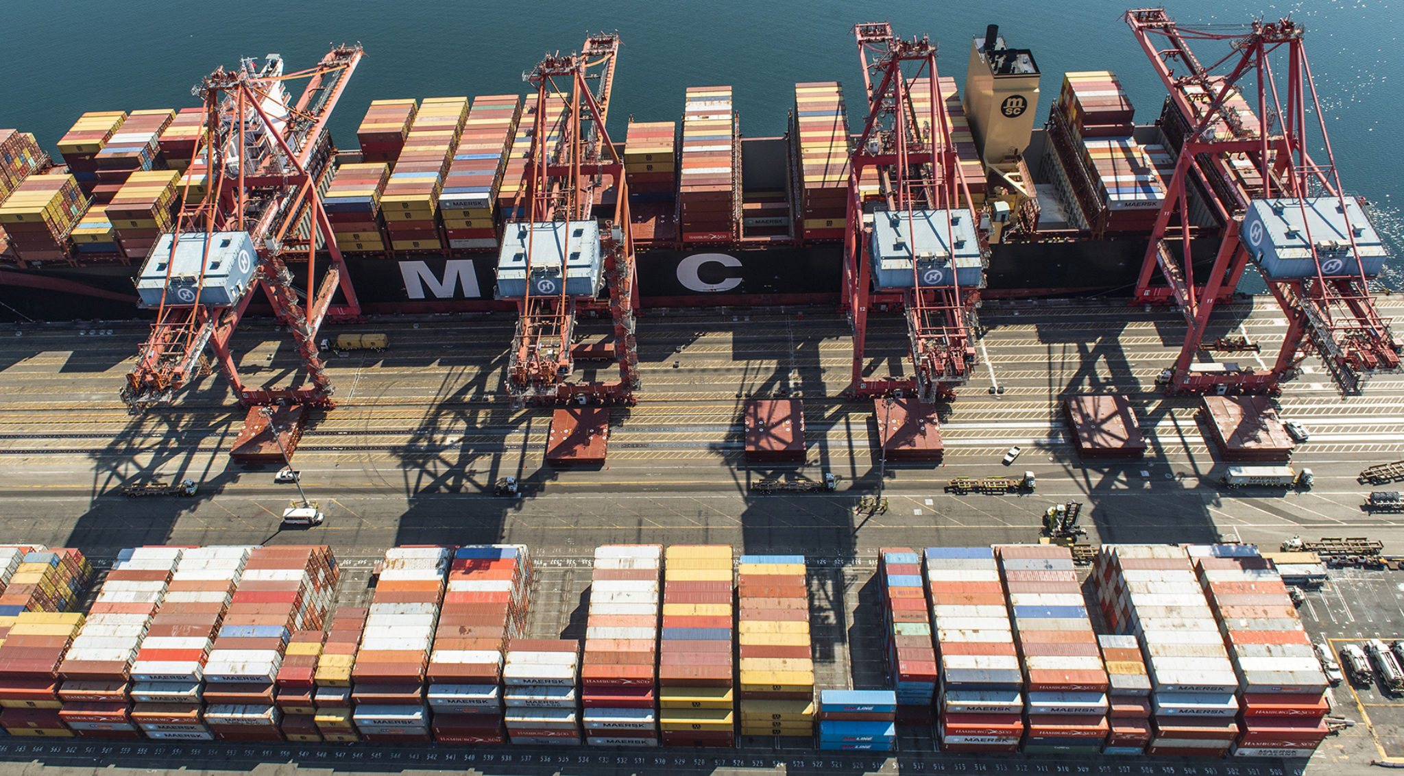 Strike vote by security workers threatens to halt most cargo at Port of ...