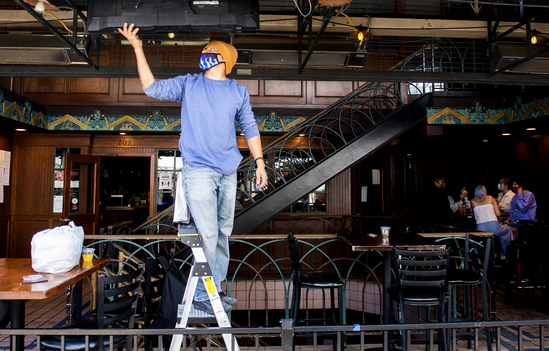 'It's kind of a mad dash': Restaurants scramble to reopen outdoor dining • the Hi-lo - Vimarsana News