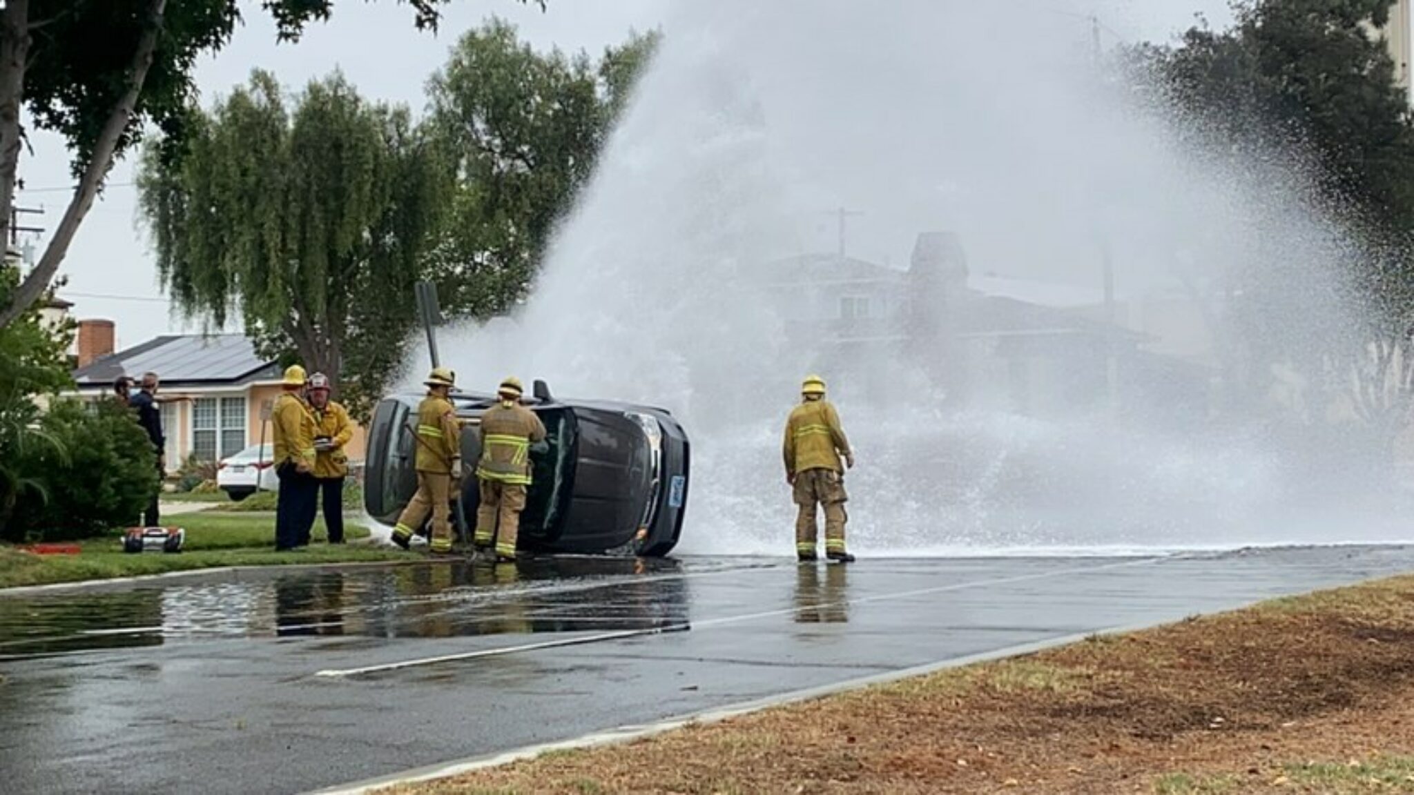 Car crashes into fire hydrant in East Long Beach • Long Beach Post News