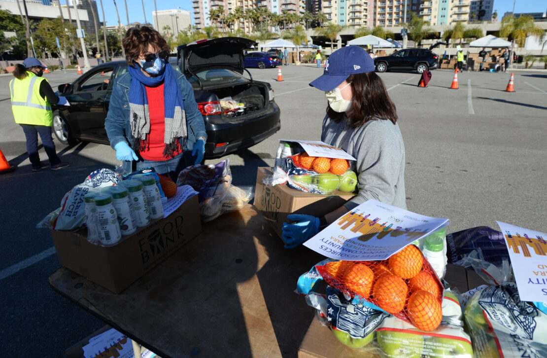 NBC4 y Telemundo 52 se unen para organizar despensa de alimentos gratis