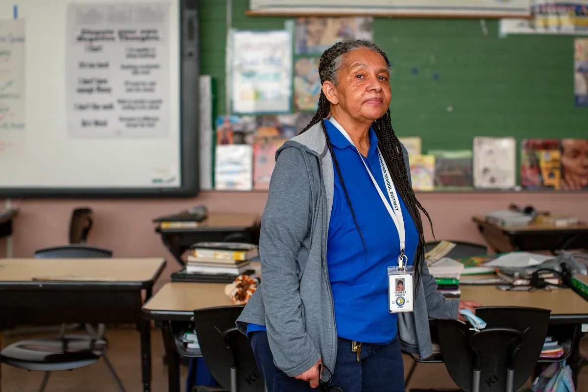 Extra pay could lure experienced teachers to poorer schools. Here's why California won't do it. - Vimarsana News