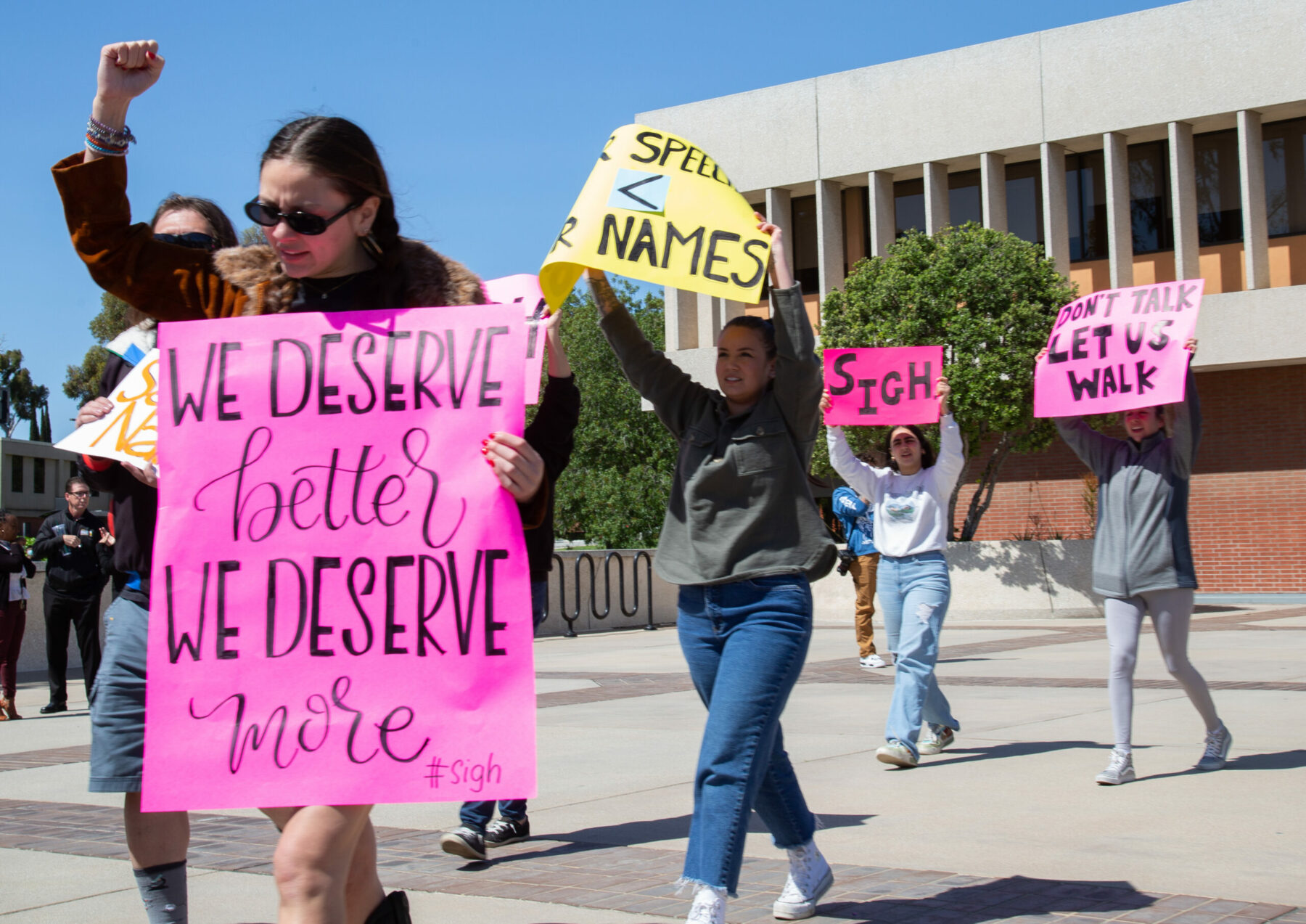 Students protest CSULB's commencement plans - Vimarsana News