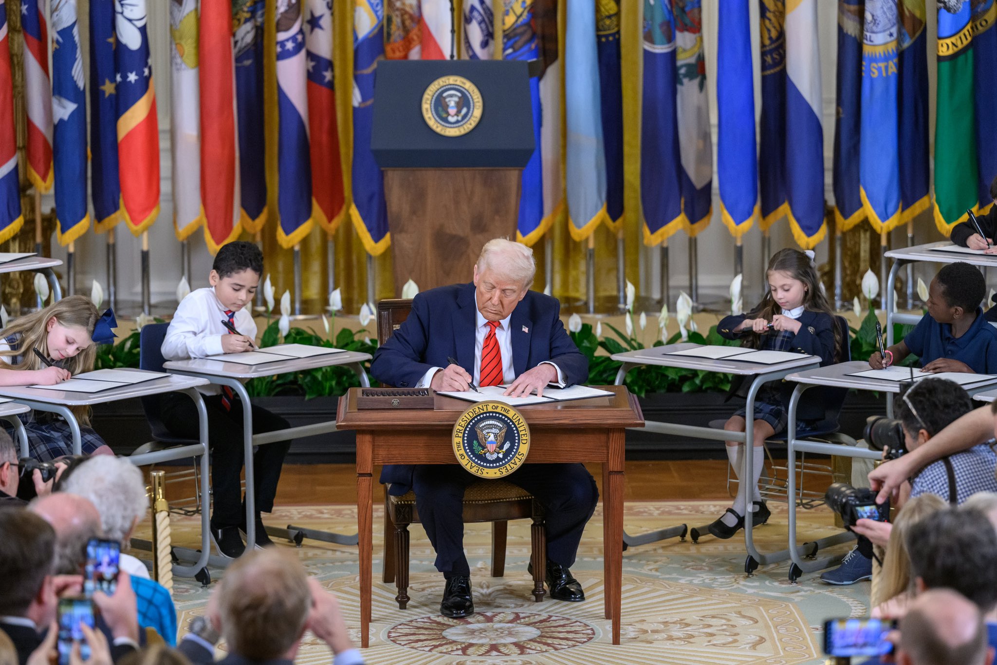 Trump signs executive order to dismantle Department of Education • Long ...