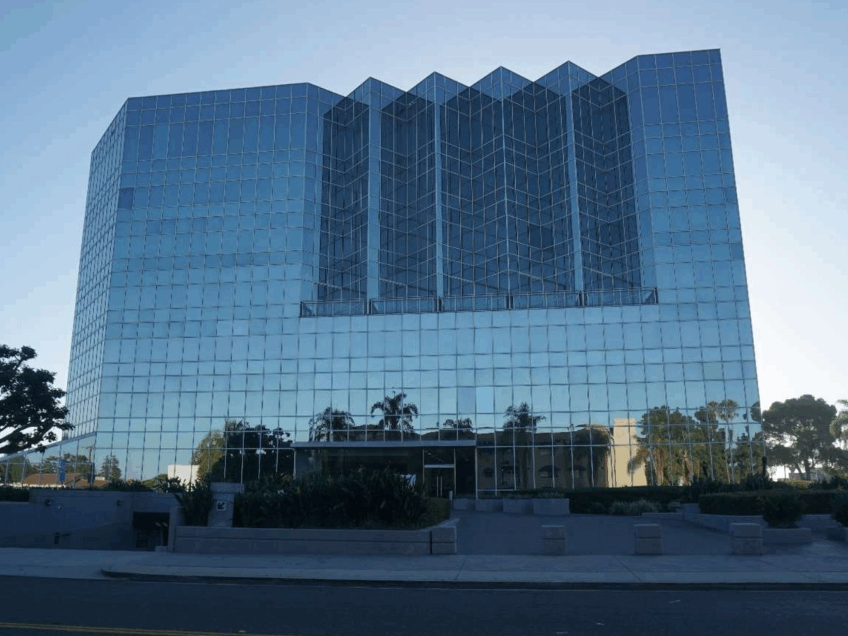 Planning Commission gives OK to convert mostly vacant office tower into student dormitories