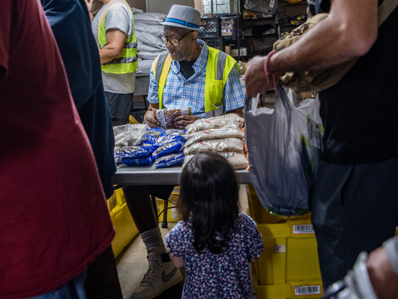 As SNAP benefits falter, Long Beach confronts crushing food demands 