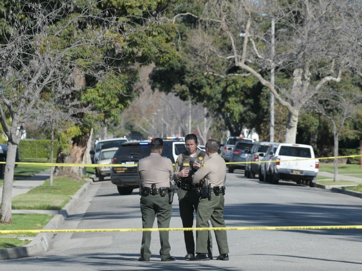 3 people found dead at Lakewood home, LASD says; homicide detectives investigating