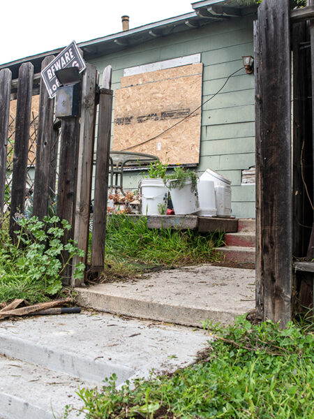 Neighbor battles apartment fire with garden hose, helping firefighters rescue woman inside