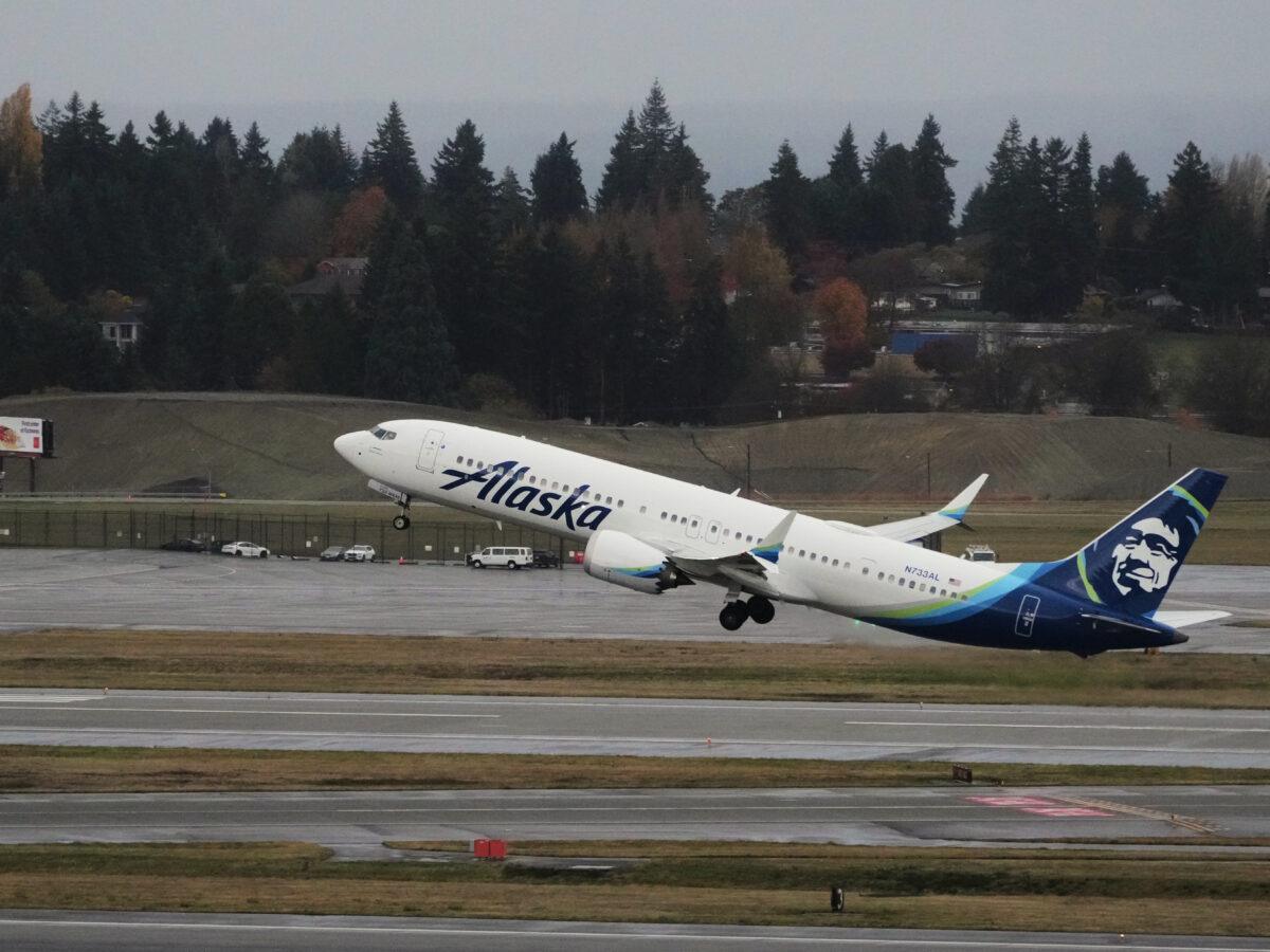 Alaska Airlines resumes daily flights between Long Beach and Seattle after 17 years