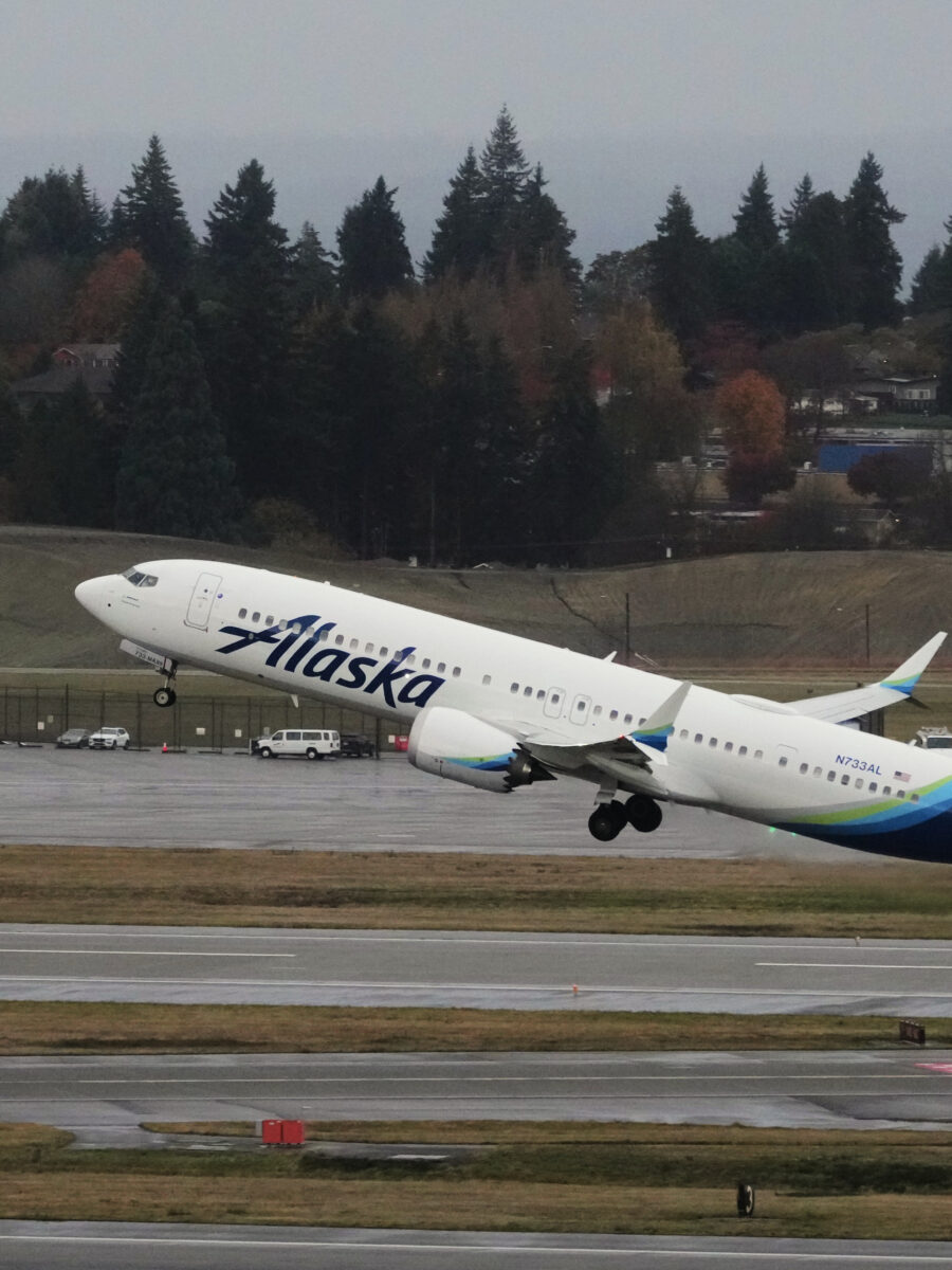 Alaska Airlines resumes daily flights between Long Beach and Seattle after 17 years