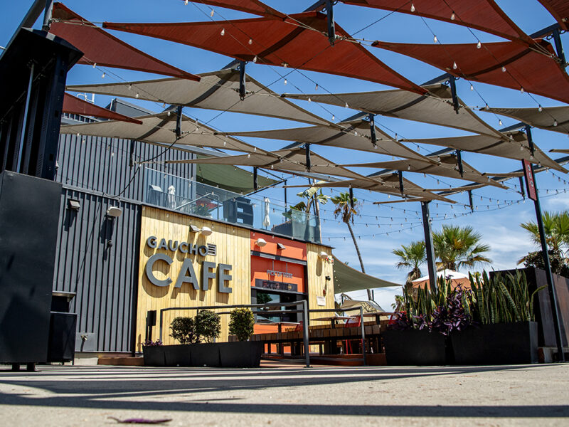 Man stabbed outside beachside restaurant in Long Beach; suspect arrested