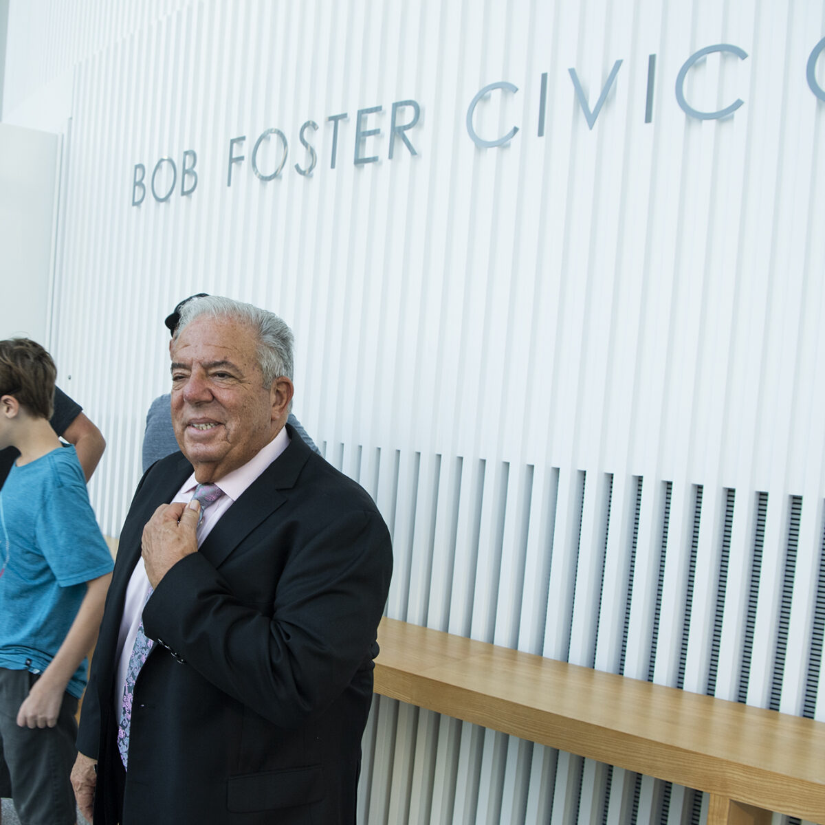 Bob Foster, pivotal former mayor who led Long Beach through recession, dies at 78