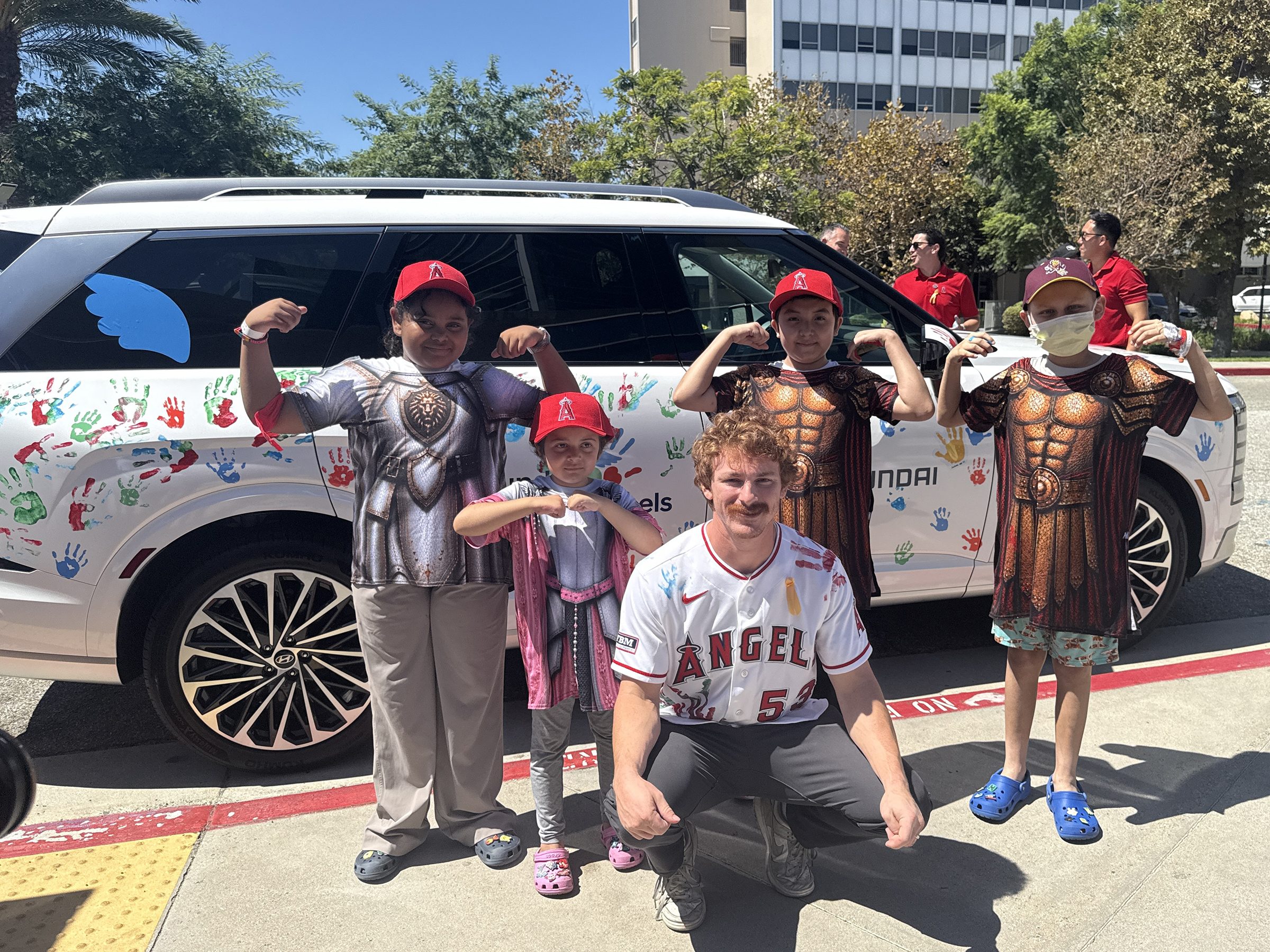 Hyundai Hope on Wheels awards $100,000 grant to advance pediatric cancer care at Miller Children’s & Women’s Hospital, celebrates with signature handprint ceremony • Brand stories